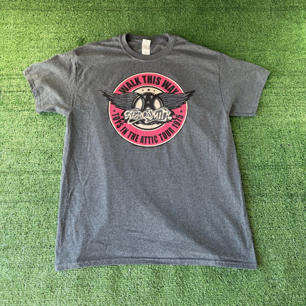 Y2K Aerosmith grey band tee Size L on gildan. Measurements in pics.